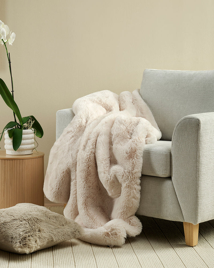 Ollo Pelage Ivory Throw