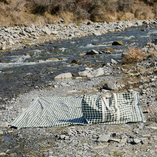 Outdoor Cushions & Throws